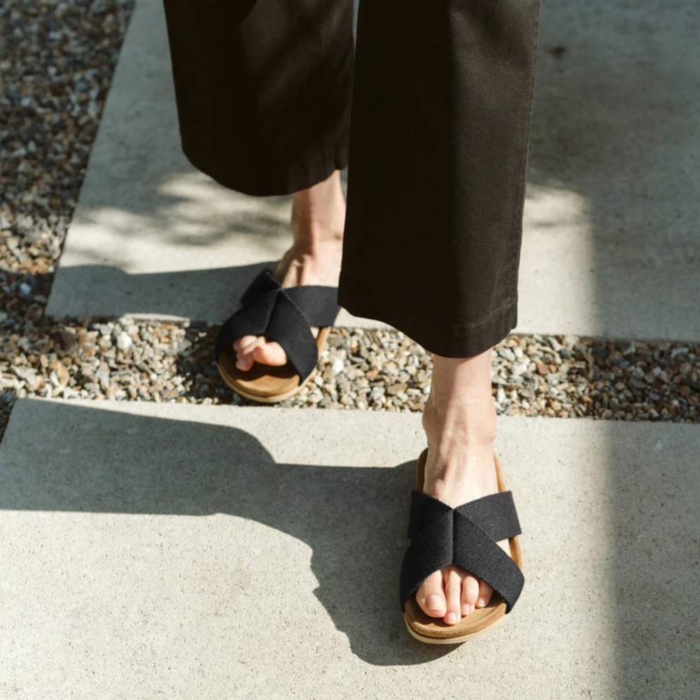 JENNI KAYNE  Cotton Crossover Sandal 38EUR/7US